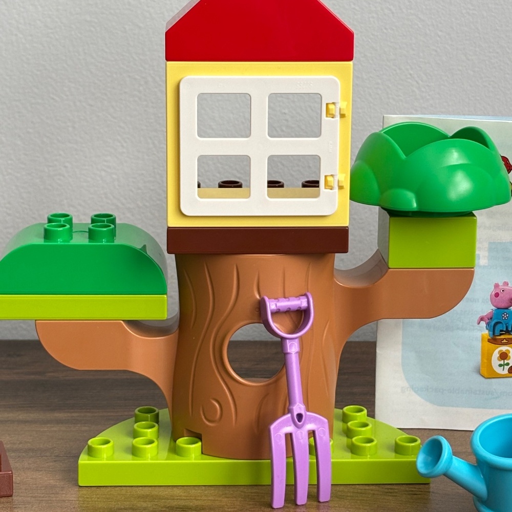 LEGO Duplo PEPPA PIG Garden and Tree House COMPLETE Set 10431 2 Pig Toy Figures - Picture 5 of 9